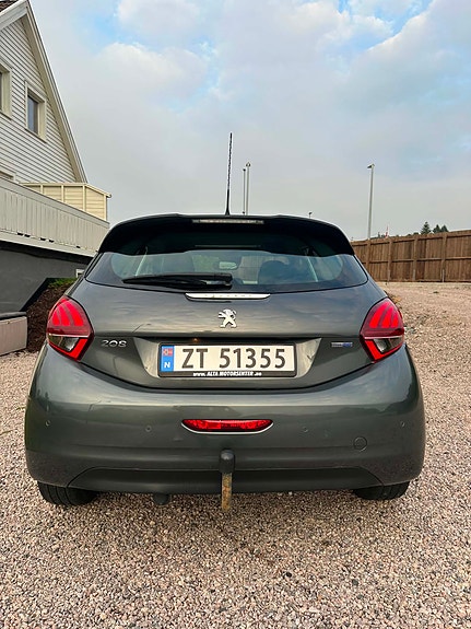 Peugeot 208 10 of 18