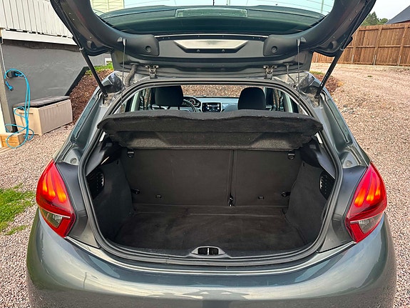 Peugeot 208 9 of 18