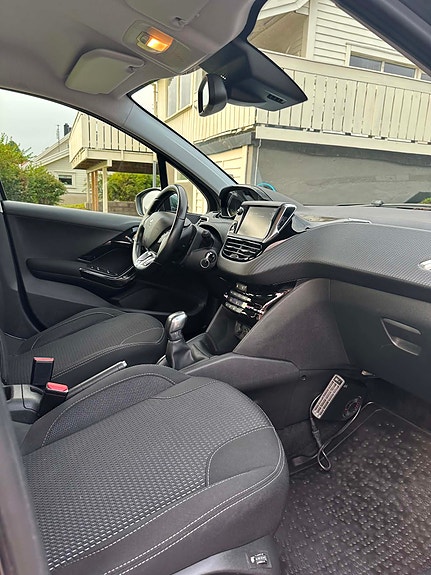Peugeot 208 6 of 18