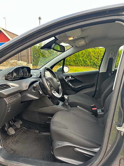 Peugeot 208 7 of 18