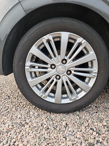 Peugeot 208 13 of 18