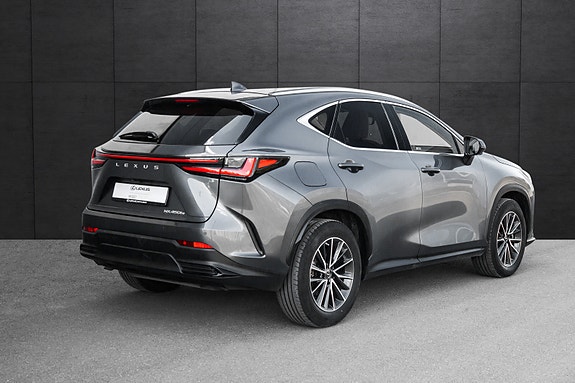 Lexus NX450h 4 of 18
