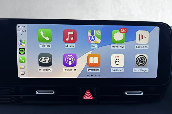 Trådløs Apple CarPlay og Android Auto gir enkel tilgang til apper, musikk og navigasjon.