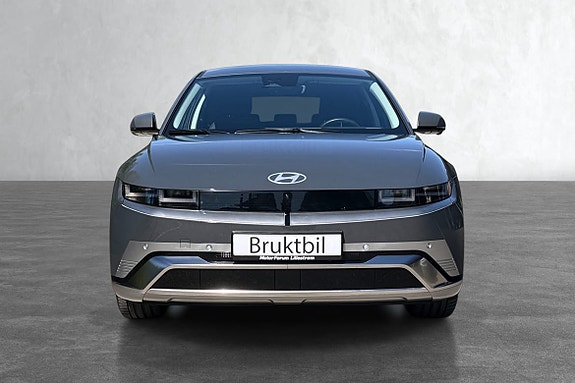 Dette råskinnet av en Ioniq 5 Premium kan bli din for kun kr 4.550,- pr mnd med 30% egenkapital. Løpetid 10 år.