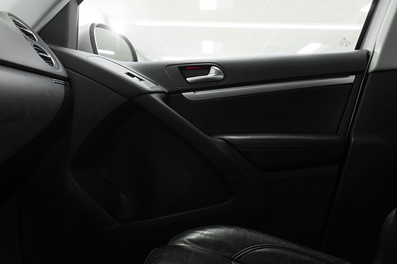 Volkswagen Tiguan 16 of 28