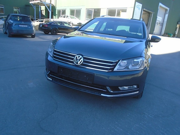 Volkswagen Passat 2 of 5