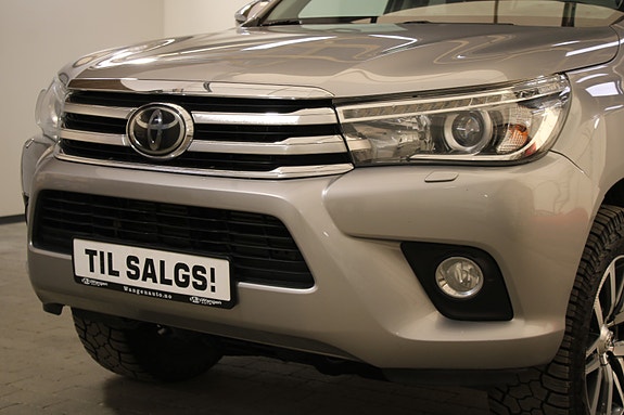 Toyota HiLux 10 of 30
