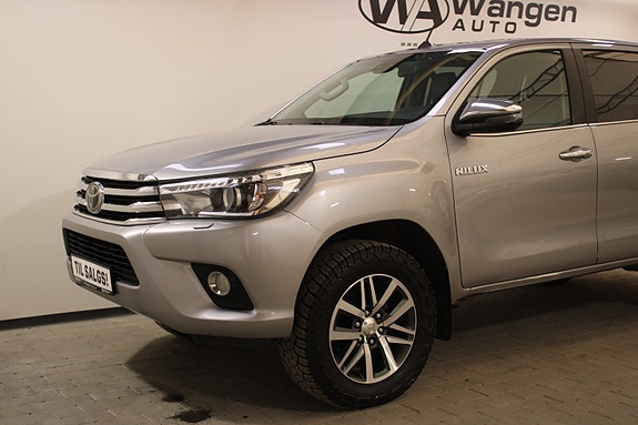 Toyota HiLux 3 of 30