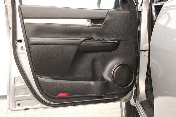 Toyota HiLux 24 of 30