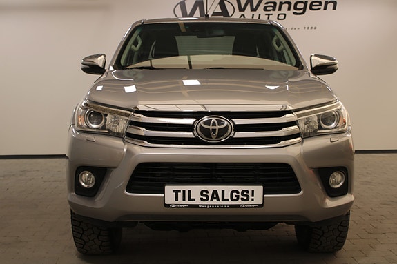 Toyota HiLux 2 of 30