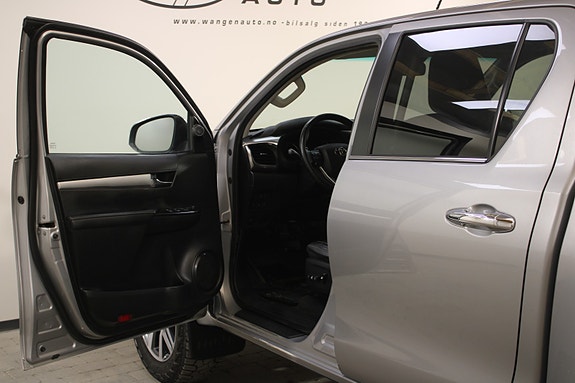 Toyota HiLux 23 of 30
