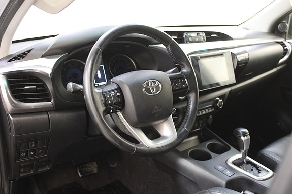 Toyota HiLux 30 of 30