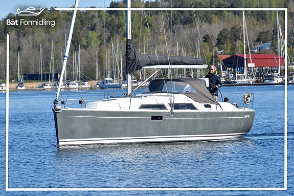 Flott Hanse 320 med Yanmar 3YM30 og seildrev. Motor kjørt under 500 timer