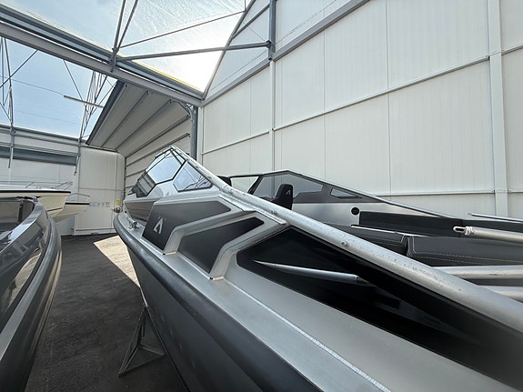 Anytec A27 | Kraftfull Evinrude G2 300 hk | Sportslig og sjøsterk aluminiumsbåt! 10 of 30