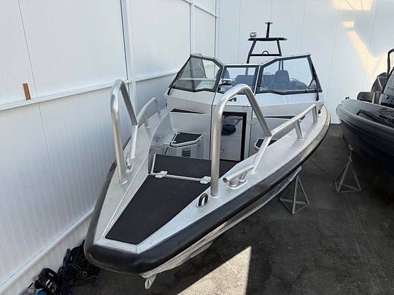 Anytec A27 | Kraftfull Evinrude G2 300 hk | Sportslig og sjøsterk aluminiumsbåt! 3 of 30