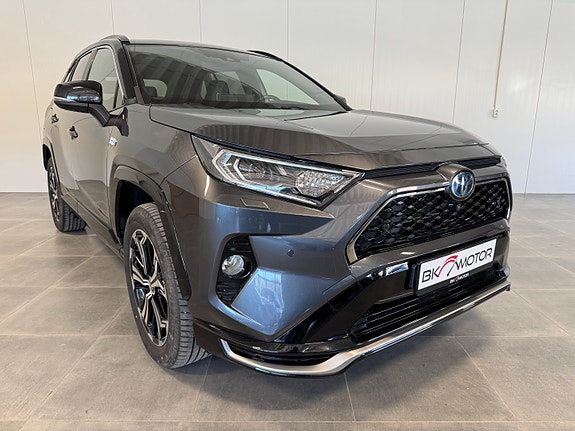 Toyota RAV4 Plug-in Hybrid 5 of 5