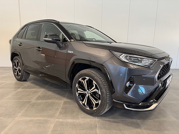 Toyota RAV4 Plug-in Hybrid 3 of 5