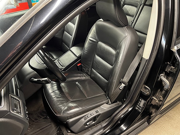 Volvo XC70 28 of 30