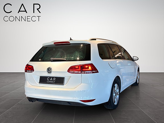 Volkswagen Golf VII 12 of 26