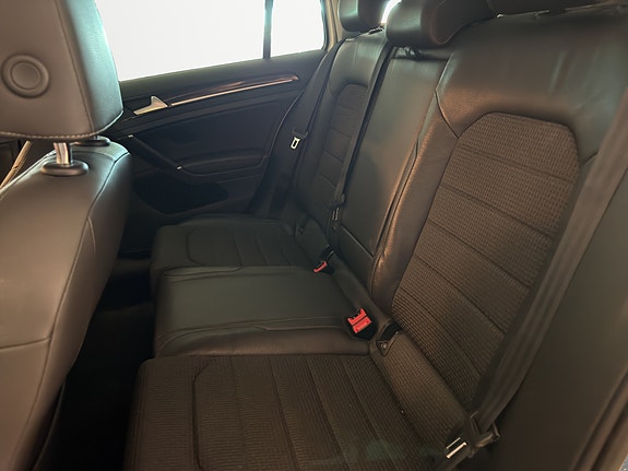 Volkswagen Golf VII 22 of 26