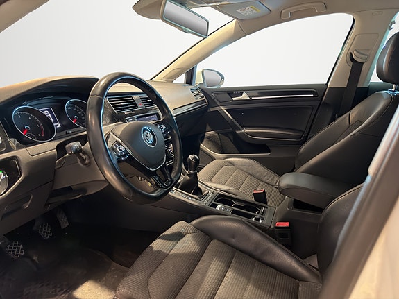 Volkswagen Golf VII 17 of 26