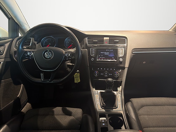 Volkswagen Golf VII 19 of 26