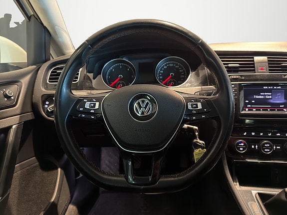 Volkswagen Golf VII 18 of 26