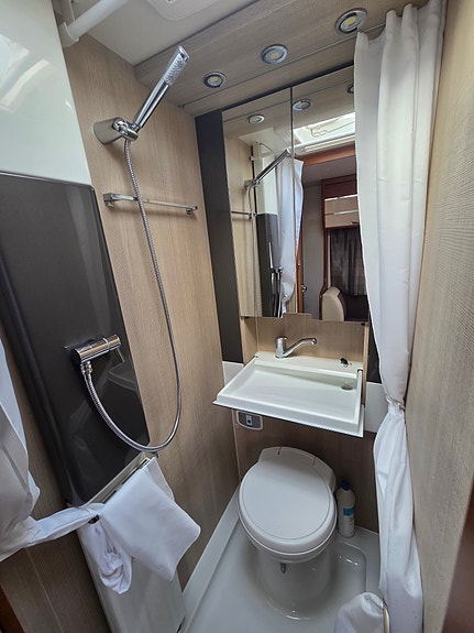 Adria Alpina 663 uk med mover og spikertelt 14 of 30