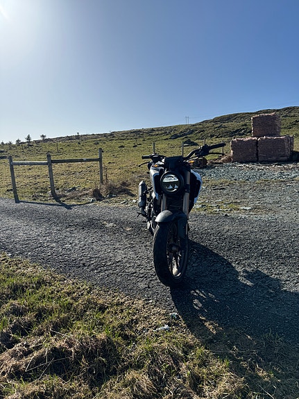 Honda CB 125 R 3 of 5