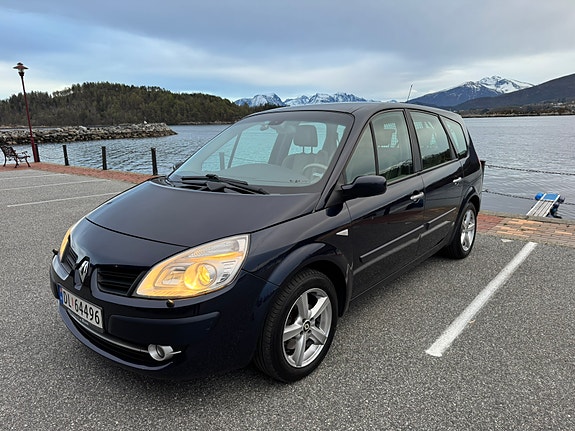 Renault Grand Scenic II 2 of 5