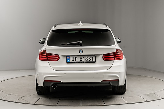 BMW 318d 3 of 5
