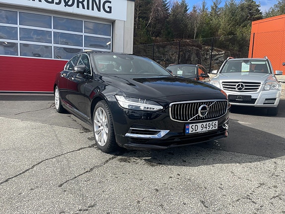 Volvo S90 2 of 5