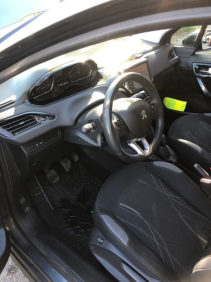 Peugeot 208 9 of 14