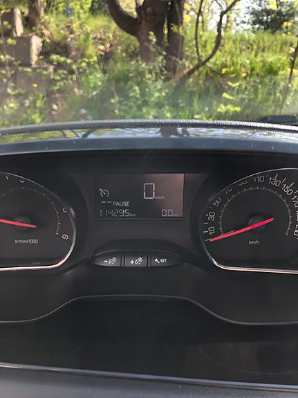 Peugeot 208 10 of 14