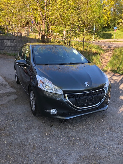 Peugeot 208 3 of 14