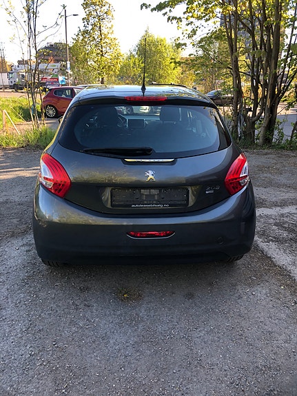 Peugeot 208 4 of 14