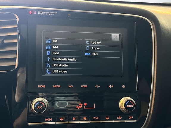Lekker infotainmentløsning med radio DAB+ og mediespiller.