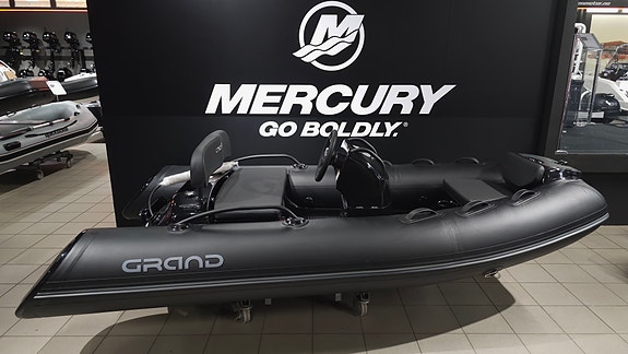 Grand 340 Ultimate Black Edition powered by Mercury F 10 EFI (15/20) 3 of 6