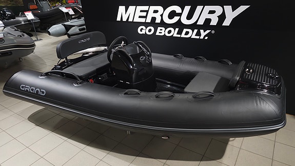 Grand 340 Ultimate Black Edition powered by Mercury F 10 EFI (15/20) 2 of 6