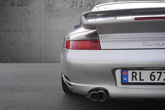 Porsche 911 Turbo 11 of 30