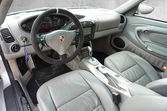 Porsche 911 Turbo 15 of 30