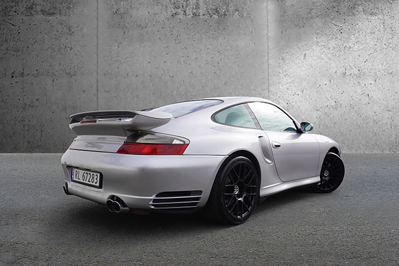 Porsche 911 Turbo 3 of 30