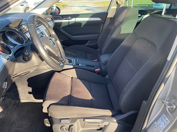 Volkswagen Passat 12 of 19