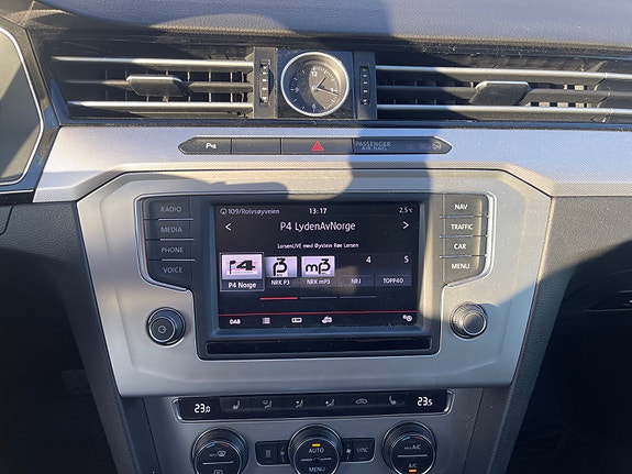 Volkswagen Passat 17 of 19