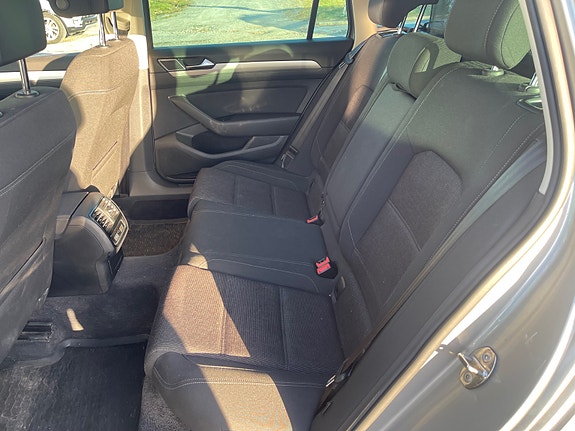 Volkswagen Passat 13 of 19