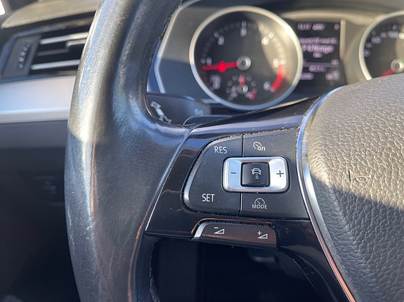 Volkswagen Passat 10 of 19