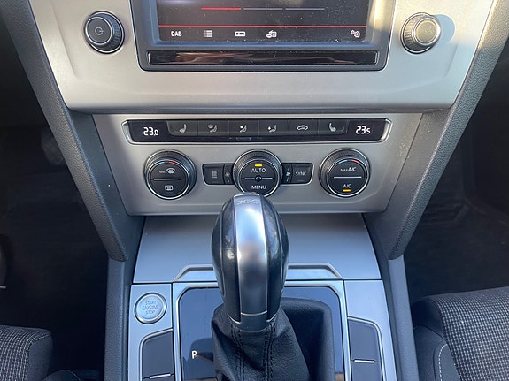 Volkswagen Passat 14 of 19
