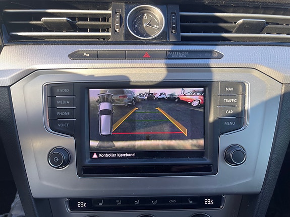 Volkswagen Passat 15 of 19