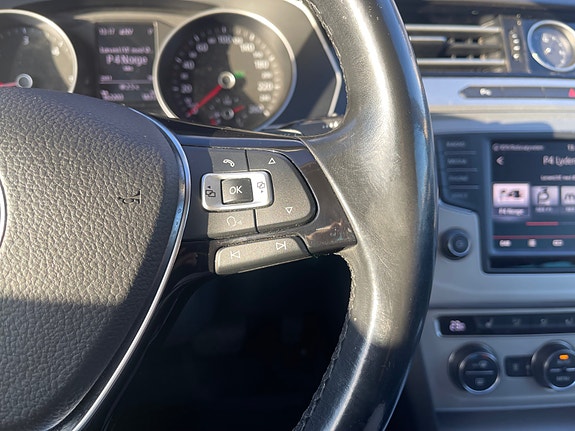Volkswagen Passat 11 of 19