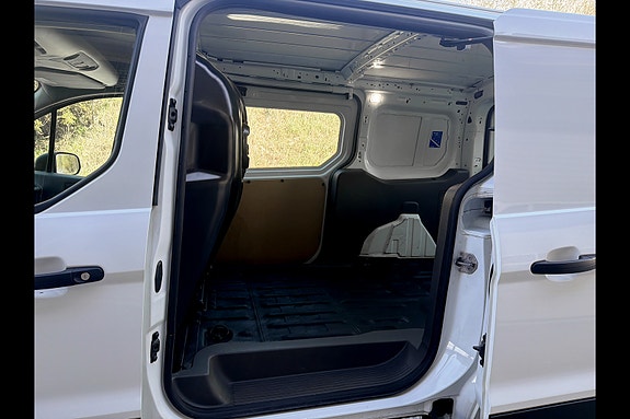 Ford Transit Connect 16 of 30